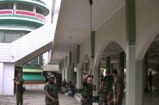 TNI-Polri Kompak Bersihkan...