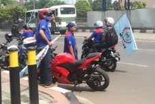 Buruh Konvoi di Jalan...