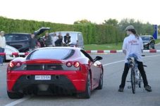 Sepeda Kalahkan Ferrari...