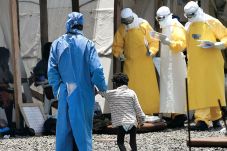 Pejuang Ebola Person...
