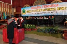 486 Lulusan Universitas...