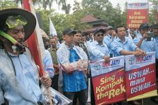 Karyawan Jasa Tirta...
