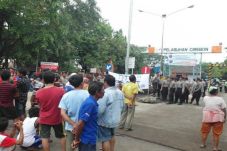 Ratusan Grandong Lumpuhkan...