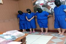 Suami Istri Ini Jadi...
