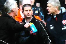 Pardew: Wenger Pantas...