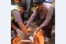 Warga Temukan Makam...