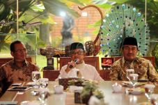 Prihatin Konflik Golkar,...