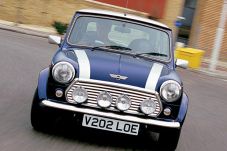 Mini Cooper Austin Dihancurkan...