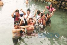 Asyiknya Berenang dengan...
