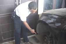 Maling Ban Mobil Beraksi...