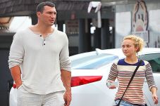 Klitschko Kini Dikepung...