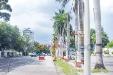 Tiang Listrik Nyaris...