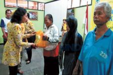 Buruh Gendong Harus...