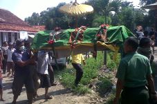 Tujuh Warga Cirebon...