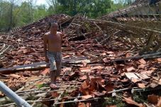 Puluhan Rumah Rusak...