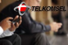 Telkomsel Antisipasi...
