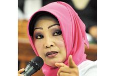 Rina Bantah Pakai Uang...