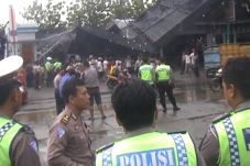 Rumah Makan Diterjang...