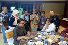 Penerimaan Devisa‬...