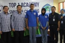 TOP 1 Academy Hadir...