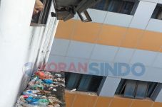 Sampah Berserakan di...