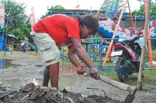 Hujan Semalam, Arena...