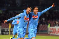 Napoli Cari Modal ke...