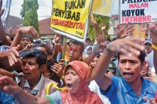 Buruh Tuntut UMK, Dirut...