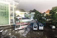 Puting Beliung Sapu...
