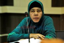 Nurmakesi Dituntut Enam...