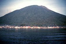 Delapan Pendaki Gunung...