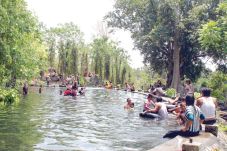 Wisata Air Mencar Primadona...