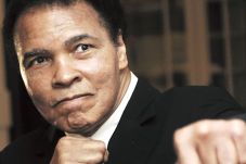 Muhammad Ali Dilarikan...