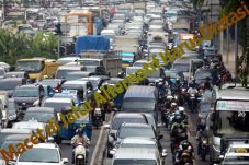Macet di Jalur Alternatif...