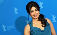 Priyanka Chopra Dikontrak...