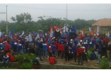 Tuntut Revisi UMK, Ribuan...