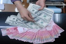 Rupiah Dibuka Reli ke...