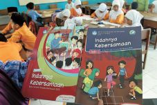 MI Belum Terima Buku...