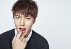Lee Min-ho Bermalam...