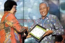 Sleman Terima Penghargaan...