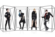 Album Crush 2NE1 Masuk...