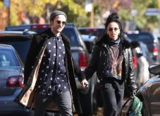 Robert Pattinson Habiskan...