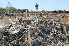 Tornado Hantam Mississippi,...