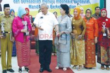 Alex: Wanita Benteng...