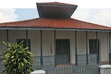 Pemugaran Gedung Sarekat...