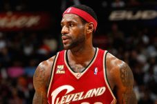 Wow, LeBron James Dibayar...