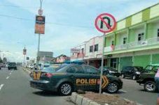 Melanggar, Mobil Polisi...