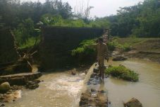 Perbaikan Bendung Kandang...