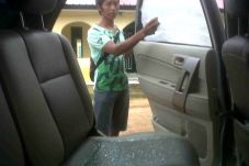 Pecah Kaca Mobil Terios,...
