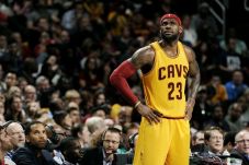 LeBron Disambut Bak...